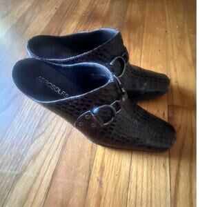 Chic Aerosoles Leather Heeled Mules Buckle Accent – Comfort Style 7.5M